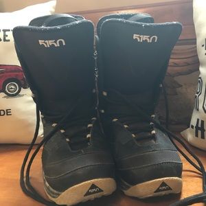 Men’s snowboard boots